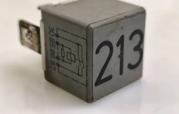 Audi A4 S4 B5 8D Other relay 443951253J