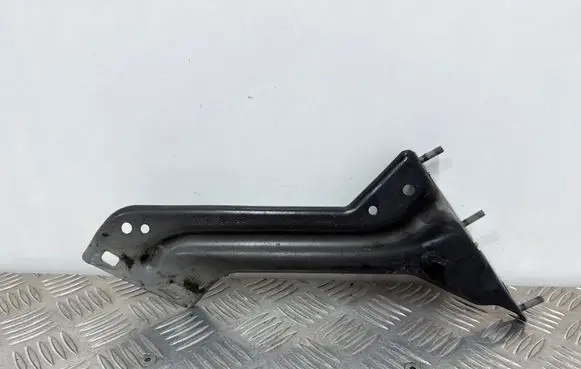 Audi Q5 SQ5 Fender mounting bracket 8R0821136