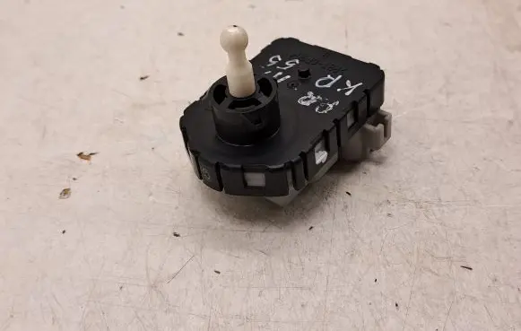 Headlight level adjustment motor