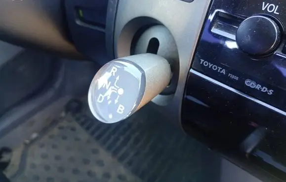 Toyota Prius (NHW20) Gear selector