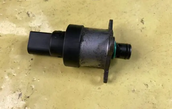 Mercedes-Benz B W245 Fuel pressure regulator A6400740084