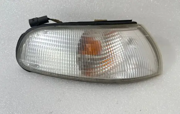Mazda 626 Front indicator light 21061612