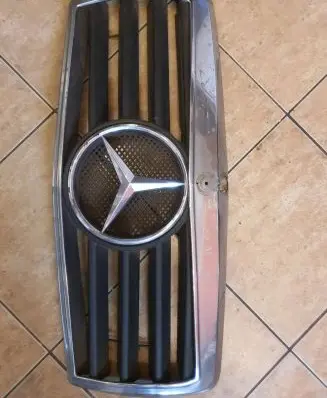 Mercedes-Benz 190 W201 Front grill 2018880223