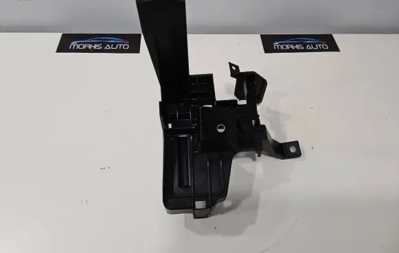 Maserati Levante Other engine bay part 670036938