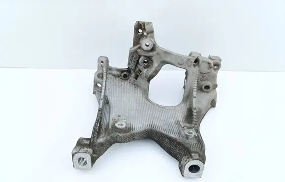 Engine mounting bracket