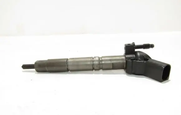 Mercedes-Benz E W211 Fuel injector a6420700487