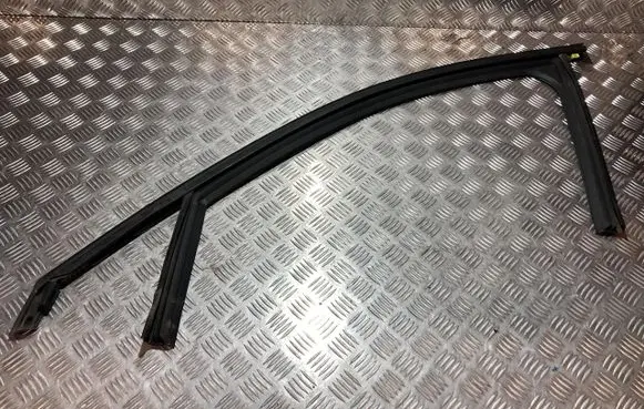 Peugeot 3008 III Front door glass trim molding PK21166