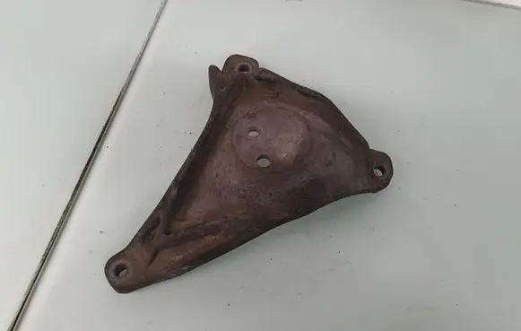 BMW 5 E39 Engine mounting bracket 1096080 22111096080