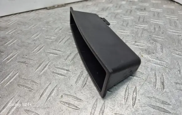Chrysler 300 - 300C Glove box pad 1090440