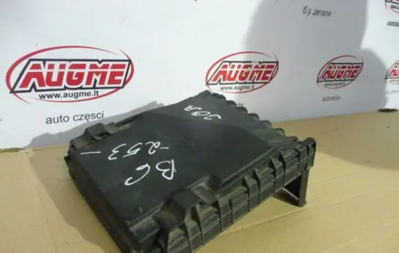 Volkswagen PASSAT B6 Fuse box cover 1K0937132