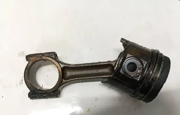 Suzuki Grand Vitara II Piston with connecting rod 