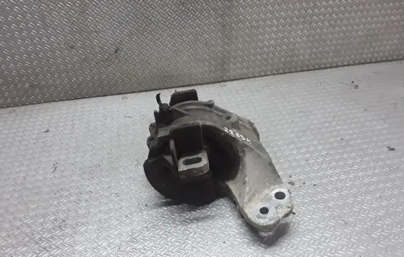 Citroen C5 Engine mount bracket