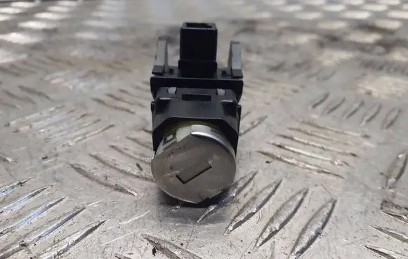 Toyota Yaris Tailgate exterior lock 