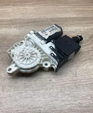 Volkswagen Golf IV Rear door window regulator motor 1J4959812C 9776101438202