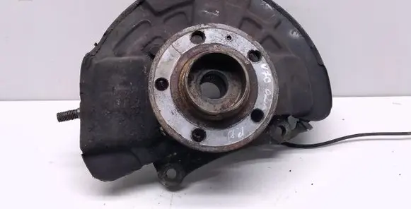 Volvo V70 Front wheel hub 9461944