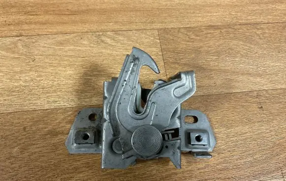 Volvo V50 Engine bonnet/hood lock/catch 30716529 30716530