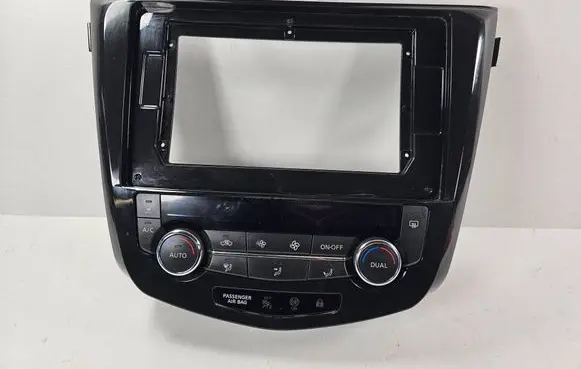 Nissan Qashqai Climate control unit 275004EA0A