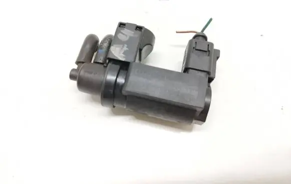 Audi A4 S4 B7 8E 8H Turbo solenoid valve 059906628B 70101900 07T131