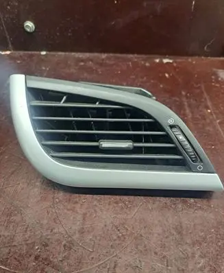 Peugeot 207 Dash center air vent grill 9650088577 A1010046