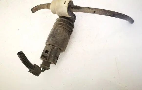 Volkswagen Golf IV Windscreen/windshield washer pump 