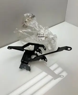 BMW 6 F12 F13 Fender mounting bracket 7230584
