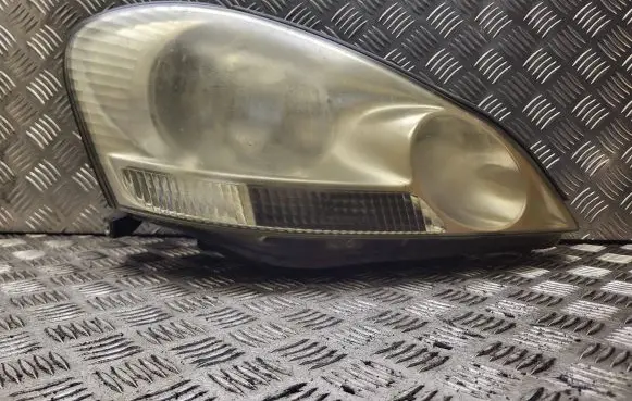 Toyota Avensis Verso Headlight/headlamp WY21W