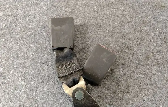 BMW X5 E53 Rear seatbelt buckle 707018601 305031