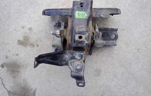 Toyota Prius+ (ZVW40) Engine mount bracket