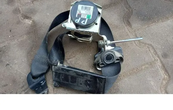 Opel Zafira B Front seatbelt 