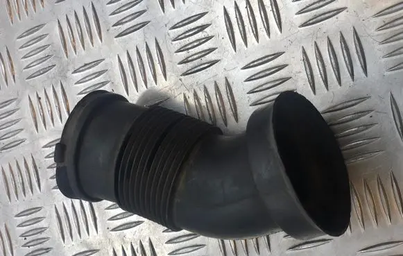 Opel Astra H Air intake duct part 551020662