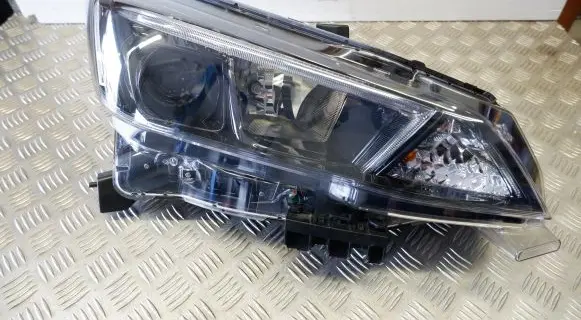 Nissan Leaf II (ZE1) Headlight/headlamp 260105SJ0A