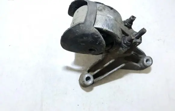 Mitsubishi Carisma Engine mount bracket mr290428