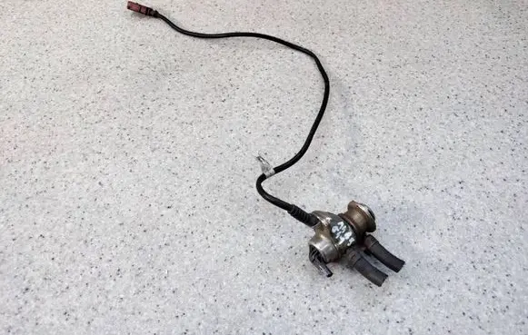 Audi A4 S4 B9 AdBlue injector 04L131113J 044402502335 0444025023