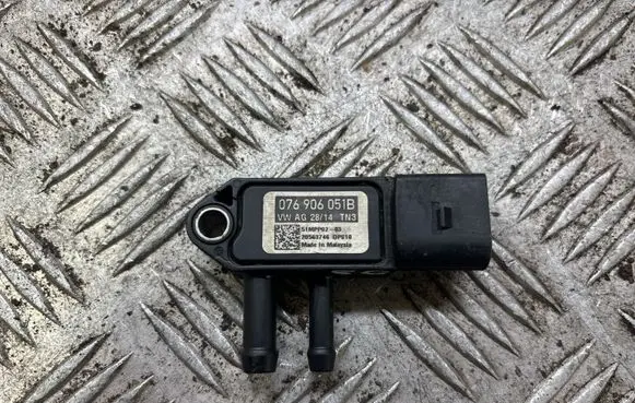 Volkswagen Golf Plus Exhaust gas pressure sensor 076906051B