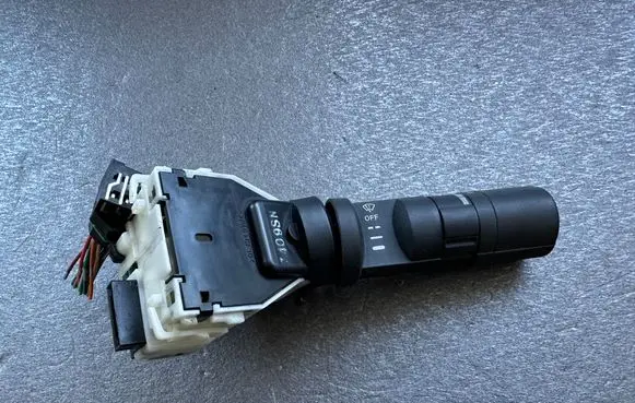 Nissan Navara Wiper control stalk 25260EB61A