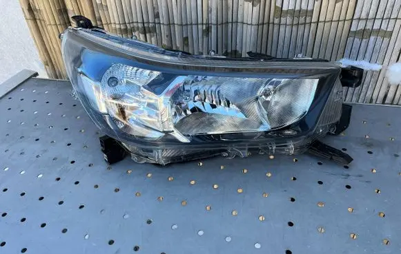 Toyota Hilux VIII Headlight/headlamp 811100KK80