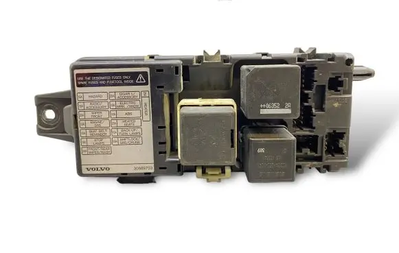 Volvo S40, V40 Fuse module 30889703