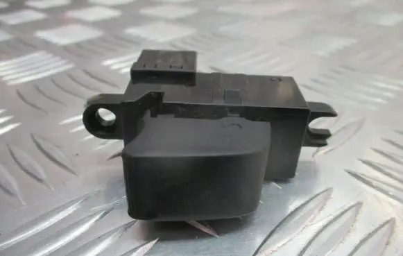 Nissan Primera Electric window control switch