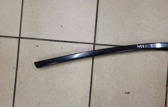 BMW 1 F20 F21 Front door glass trim molding 56111562003 5611156