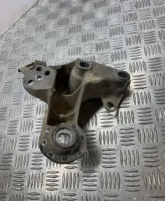 Audi A4 S4 B6 8E 8H Engine mounting bracket 8E0199352