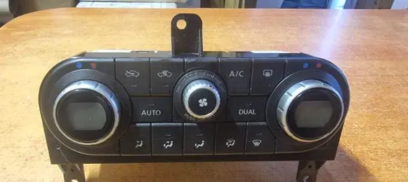 Nissan Qashqai Climate control unit 27500JD45C