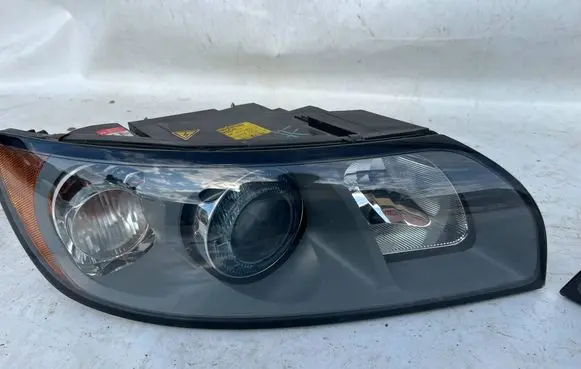 Volvo V50 Headlight/headlamp 30698890