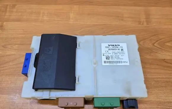Volvo XC70 Fuse module 7G9T14C256FA 30765624AE
