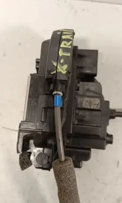 Nissan X-Trail T31 Front door lock 3907H