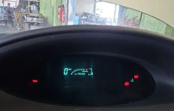 Speedometer (instrument cluster)
