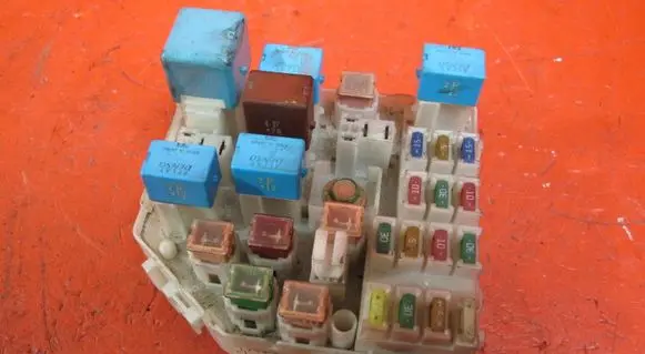 Toyota RAV 4 (XA20) Fuse module