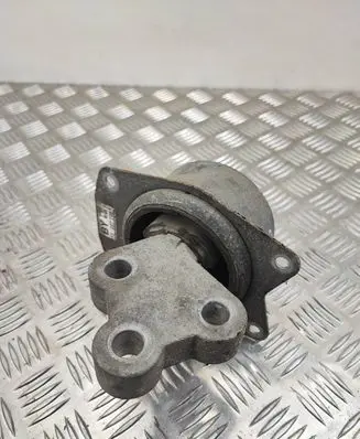 Opel Insignia A Engine mount bracket 13227728