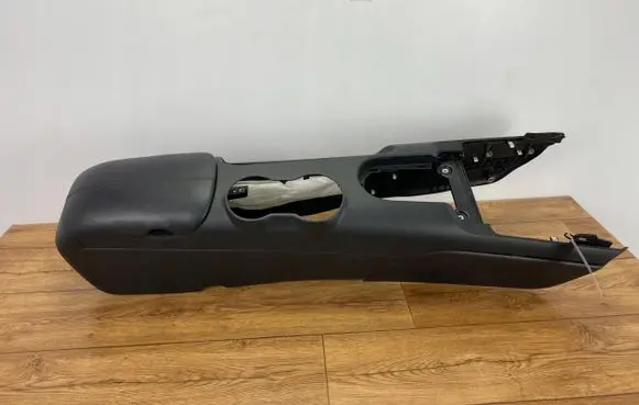 Ford Mustang VI Center console FR3B-63045A36-A
