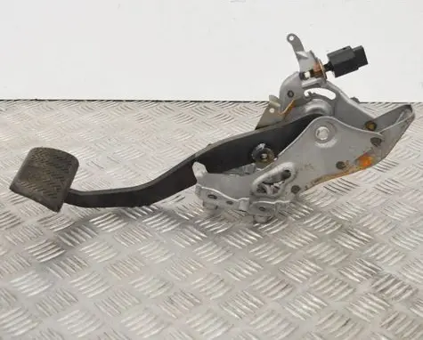 Toyota Auris E180 Brake pedal