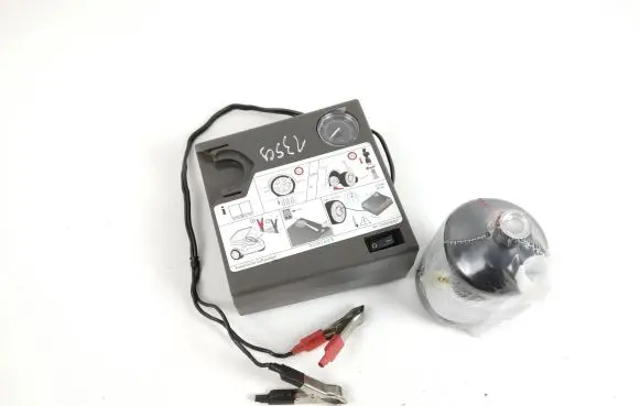 Porsche Cayenne (92A) Tire air pump compressor 7L0012617B